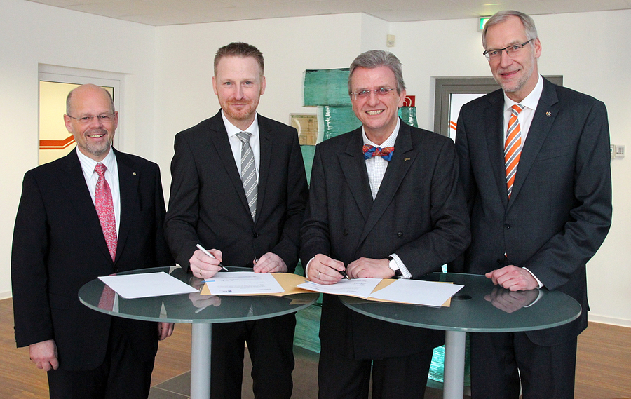 Vertragsunterzeichnung Comparex