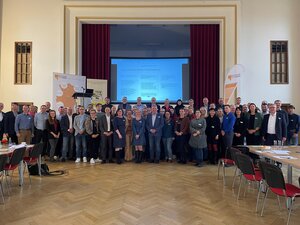 Gruppenbild Arbeitskreise der Haupt- und Personalamtsleiter/innen (Nord und Süd) des Städte- und Gemeindebundes Sachsen-Anhalt (SGSA) gemeinsam mit dem Arbeitskreis Strategie und Steuerung der Kommunale IT-UNION eG (KITU) in Nachterstedt