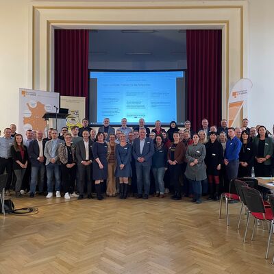Gruppenbild Arbeitskreise der Haupt- und Personalamtsleiter/innen (Nord und Süd) des Städte- und Gemeindebundes Sachsen-Anhalt (SGSA) gemeinsam mit dem Arbeitskreis Strategie und Steuerung der Kommunale IT-UNION eG (KITU) in Nachterstedt
